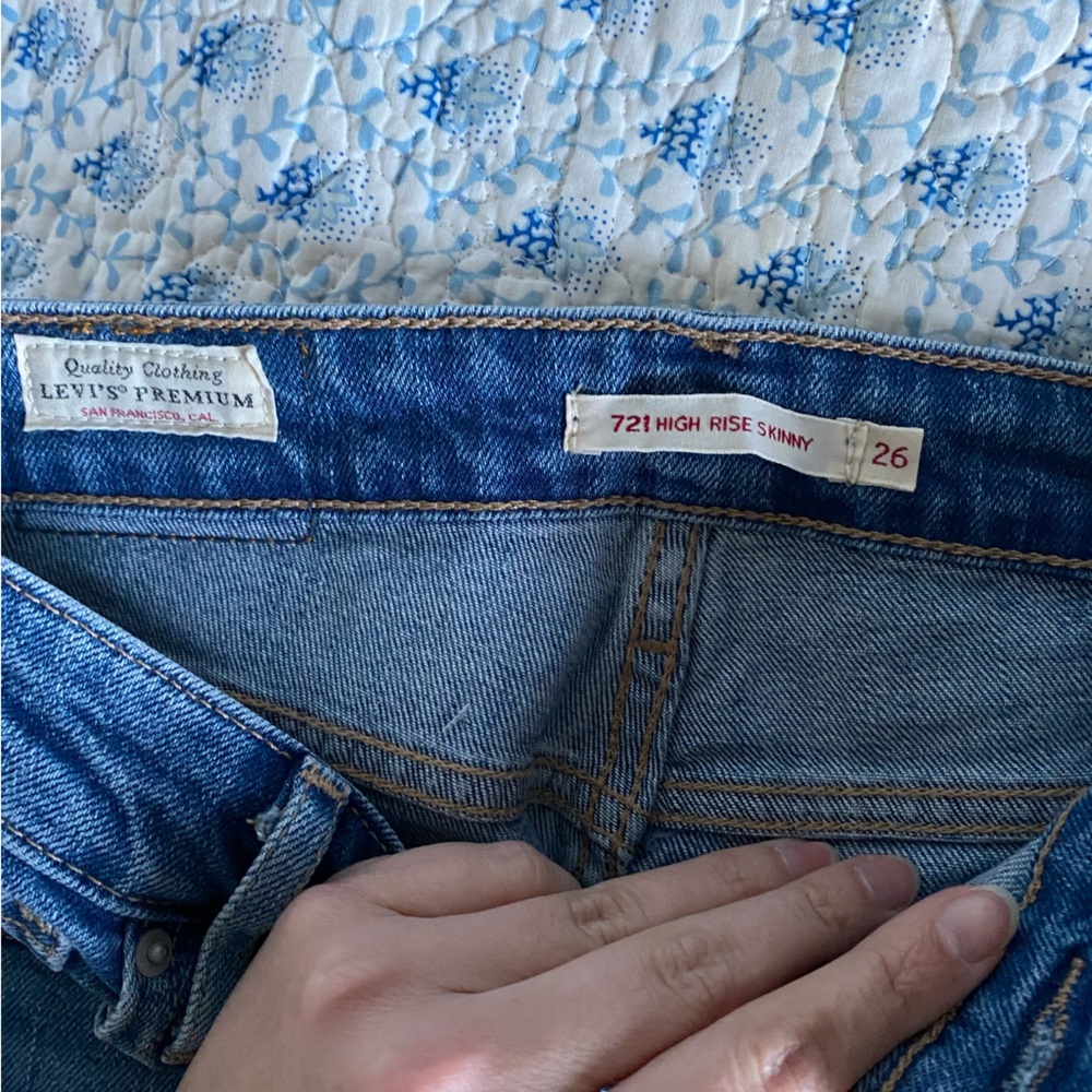 Levis 721 High Rise Ripped Jeans - Picture 7 of 7